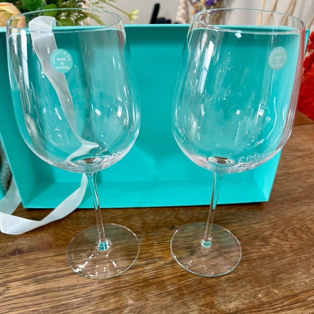 Tiffany & Co. Set of 2 Wine Glasses withh box and a 1 ribbon.